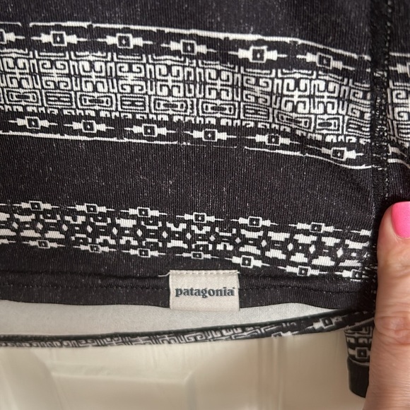 Patagonia Women's Black and Grey shirt - Picture 4 of 4